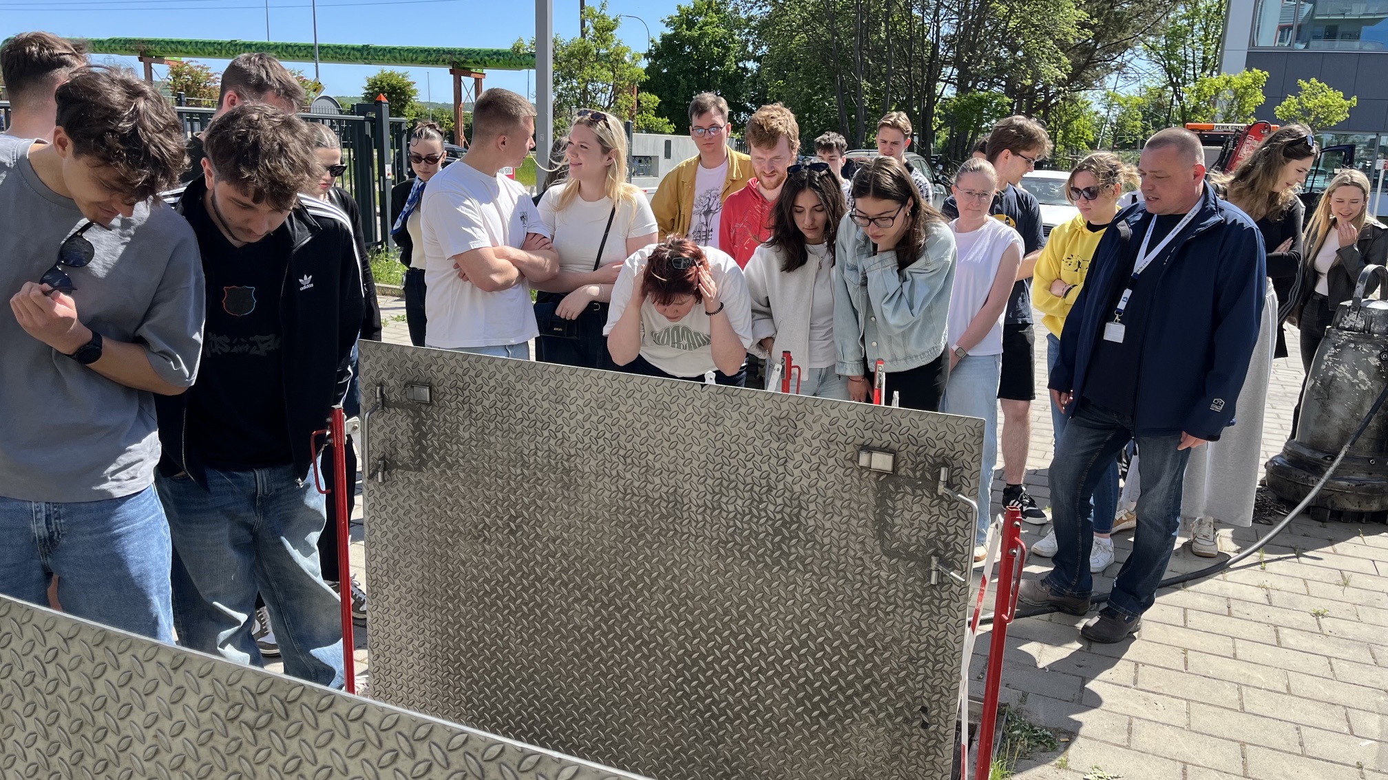 Od&nbsp;teorii do&nbsp;praktyki – studenci PG odwiedzili PEWIK GDYNIA